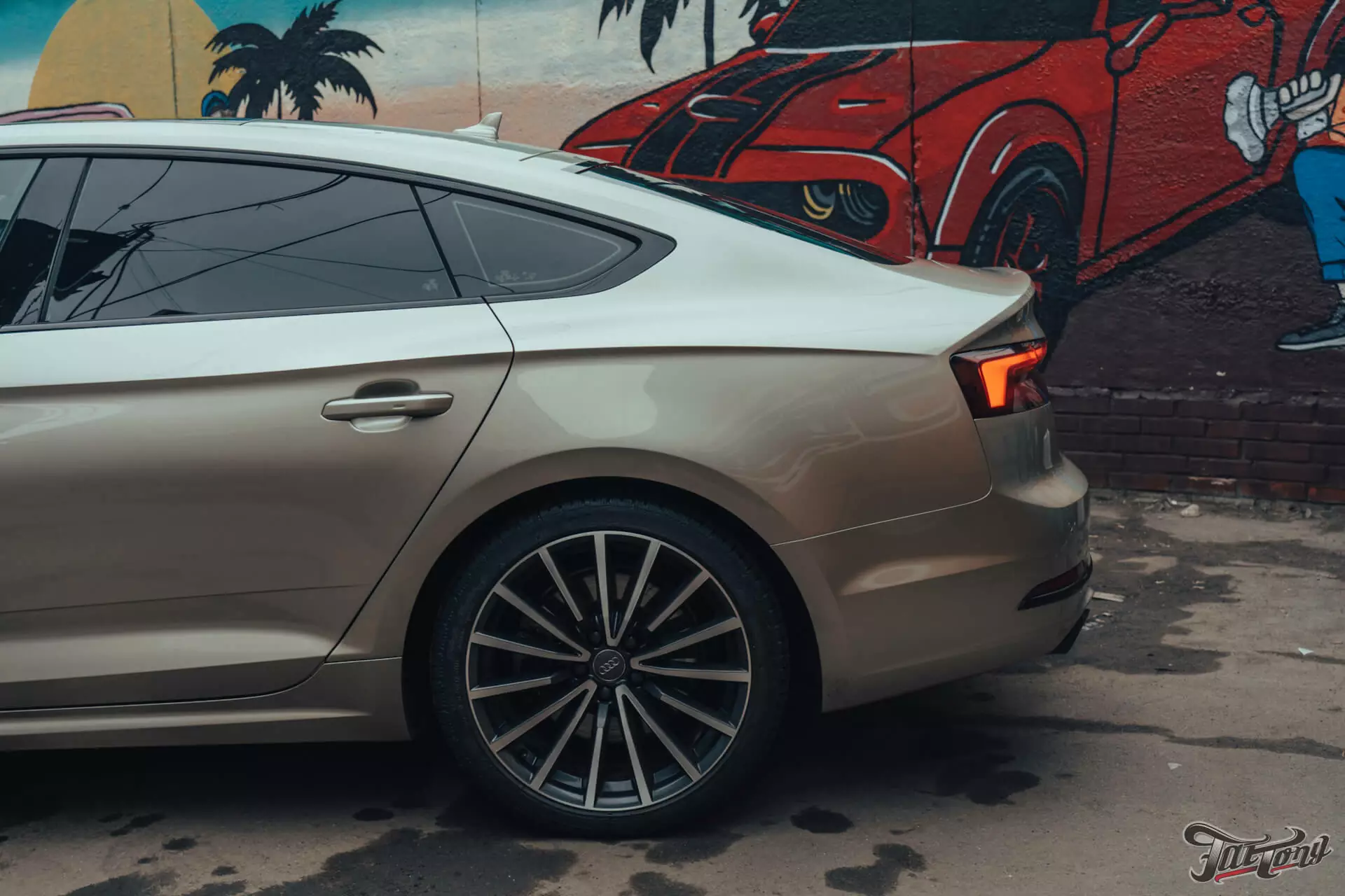 Audi A5. Кузовной ремонт, полная расклейка винила